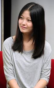 爱情小说作家席绢作品的特点及其对爱情小说世界的贡献是什么？